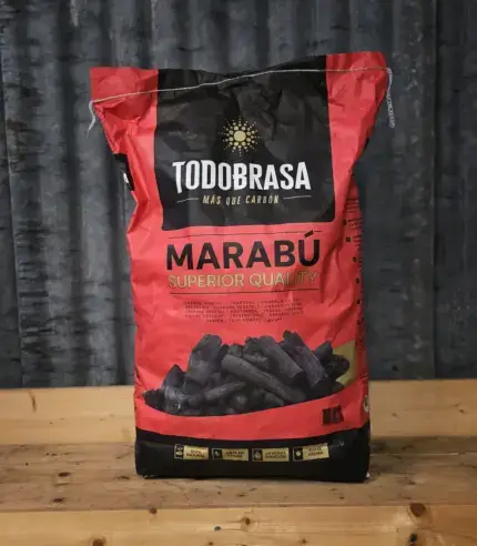 Säck med Todobrasa Marabu grillkol i Born BBQ:s miljö